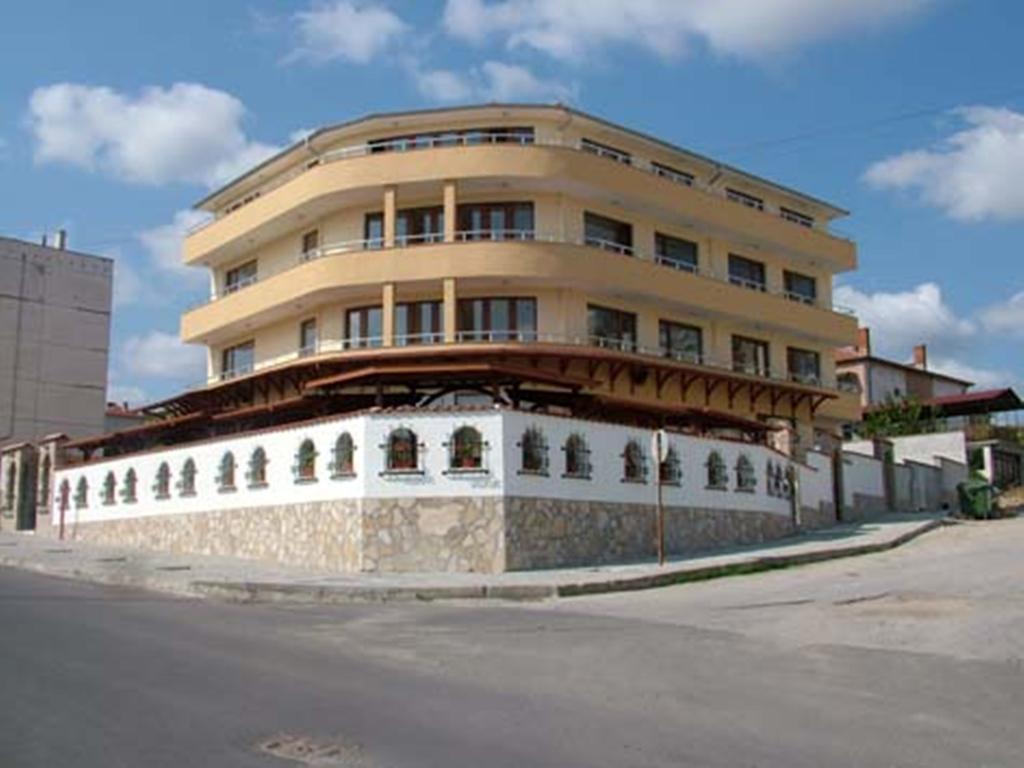 Family Hotel St. Constantine And Helena Ivaylovgrad Exterior photo